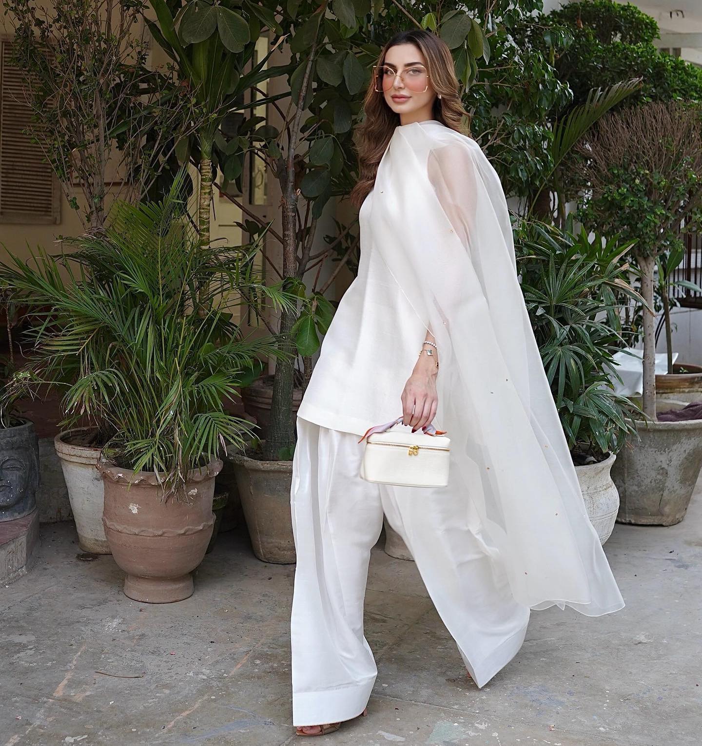 QF- ZAHRA III WHITE STITCH